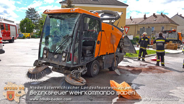 20190510 Verkehrsunfall im Zentrum Blumau-Neurihof  Foto:  Stefan Schneider BFK Baden