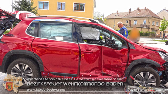 20190510 Verkehrsunfall im Zentrum Blumau-Neurißhof Foto: © Stefan Schneider BFK Baden 20190510 Verkehrsunfall im Zentrum Blumau-Neurißhof Foto: © Stefan Schneider BFK Baden