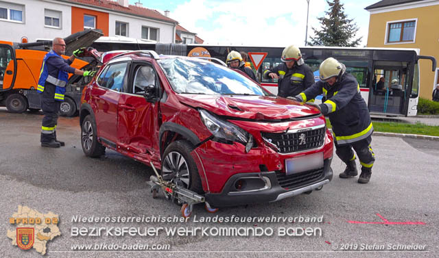 20190510 Verkehrsunfall im Zentrum Blumau-Neurihof  Foto:  Stefan Schneider BFK Baden