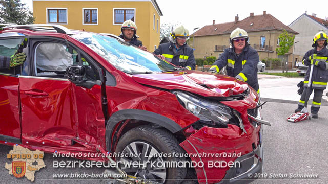 20190510 Verkehrsunfall im Zentrum Blumau-Neurißhof Foto: © Stefan Schneider BFK Baden 20190510 Verkehrsunfall im Zentrum Blumau-Neurißhof Foto: © Stefan Schneider BFK Baden