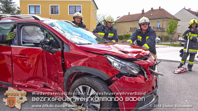 20190510 Verkehrsunfall im Zentrum Blumau-Neurihof  Foto:  Stefan Schneider BFK Baden