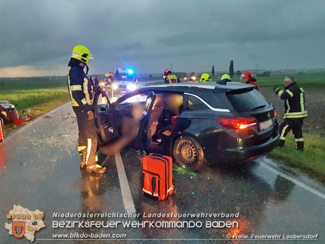 20190511 Verkehrsunfall auf der L4040 bei Leobersdorf  Foto:  Martin Pock  FF Leobersdorf
