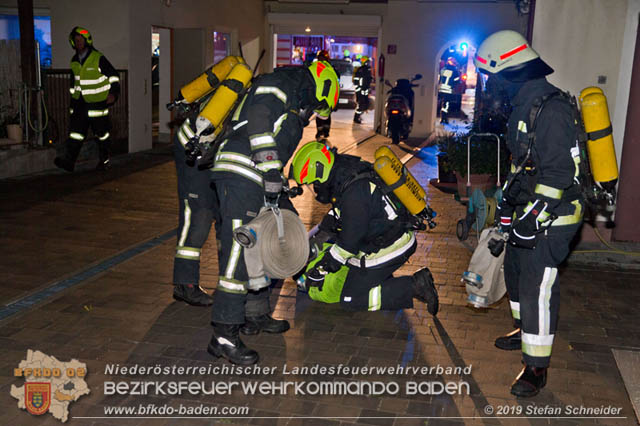 20190512 Großbrand mit gefährlichen Detonationen bei einem Autohaus im Gewerbegebiet Tribuswinkel-Oeynhausen   Foto: © Stefan Schneider