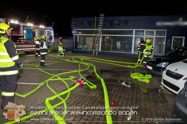 20190512 Großbrand mit gefährlichen Detonationen bei einem Autohaus im Gewerbegebiet Tribuswinkel-Oeynhausen   Foto: © Stefan Schneider