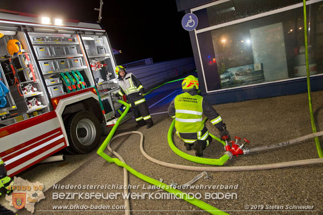 20190512 Großbrand mit gefährlichen Detonationen bei einem Autohaus im Gewerbegebiet Tribuswinkel-Oeynhausen   Foto: © Stefan Schneider