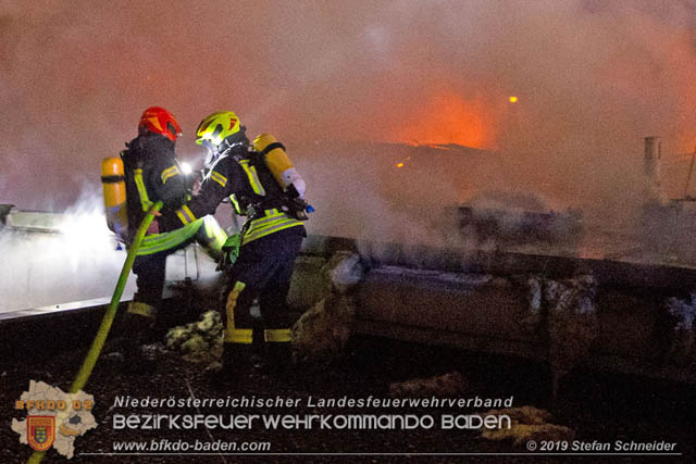 20190512 Großbrand mit gefährlichen Detonationen bei einem Autohaus im Gewerbegebiet Tribuswinkel-Oeynhausen   Foto: © Stefan Schneider