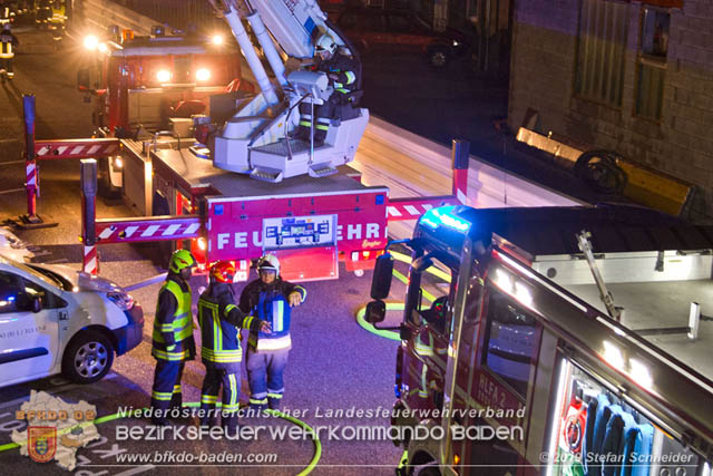 20190512 Großbrand mit gefährlichen Detonationen bei einem Autohaus im Gewerbegebiet Tribuswinkel-Oeynhausen   Foto: © Stefan Schneider