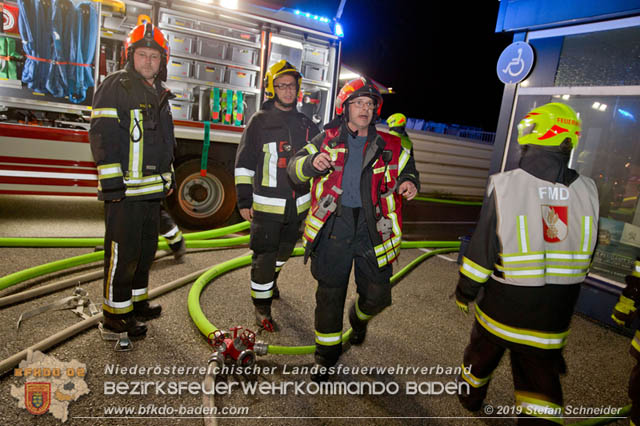 20190512 Großbrand mit gefährlichen Detonationen bei einem Autohaus im Gewerbegebiet Tribuswinkel-Oeynhausen   Foto: © Stefan Schneider