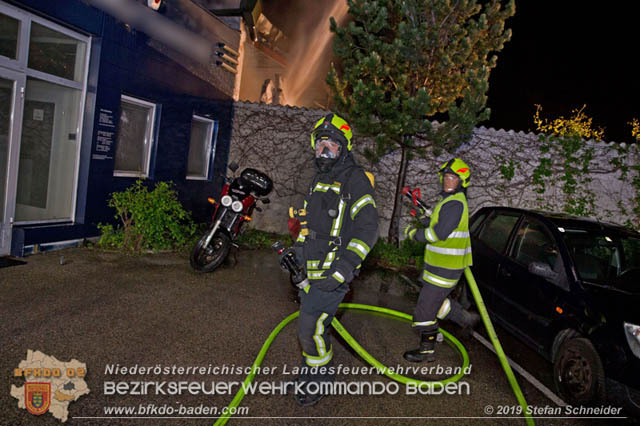 20190512 Großbrand mit gefährlichen Detonationen bei einem Autohaus im Gewerbegebiet Tribuswinkel-Oeynhausen Foto: © Stefan Schneider 20190512 Großbrand mit gefährlichen Detonationen bei einem Autohaus im Gewerbegebiet Tribuswinkel-Oeynhausen Foto: © Stefan Schneider
