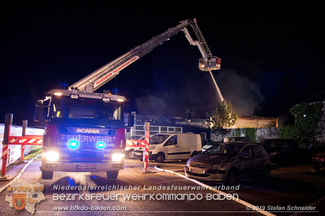 20190512 Großbrand mit gefährlichen Detonationen bei einem Autohaus im Gewerbegebiet Tribuswinkel-Oeynhausen   Foto: © Stefan Schneider