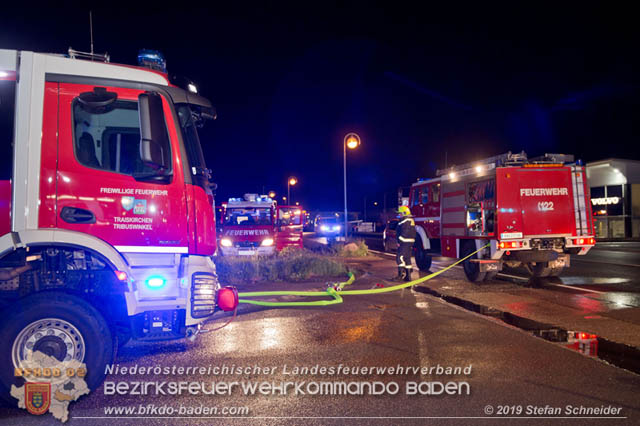 20190512 Großbrand mit gefährlichen Detonationen bei einem Autohaus im Gewerbegebiet Tribuswinkel-Oeynhausen   Foto: © Stefan Schneider