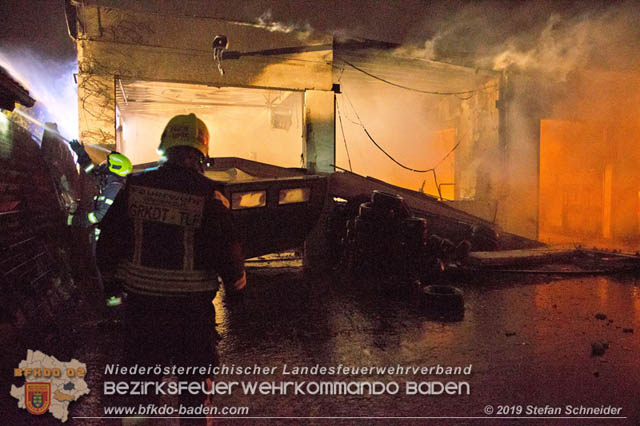 20190512 Großbrand mit gefährlichen Detonationen bei einem Autohaus im Gewerbegebiet Tribuswinkel-Oeynhausen   Foto: © Stefan Schneider