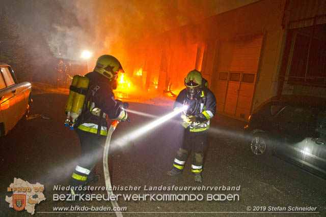 20190512 Großbrand mit gefährlichen Detonationen bei einem Autohaus im Gewerbegebiet Tribuswinkel-Oeynhausen   Foto: © Stefan Schneider