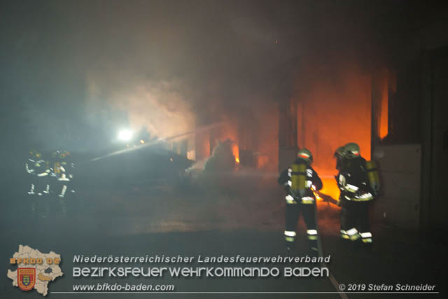 20190512 Großbrand mit gefährlichen Detonationen bei einem Autohaus im Gewerbegebiet Tribuswinkel-Oeynhausen   Foto: © Stefan Schneider