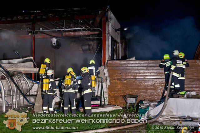 20190512 Großbrand mit gefährlichen Detonationen bei einem Autohaus im Gewerbegebiet Tribuswinkel-Oeynhausen   Foto: © Stefan Schneider