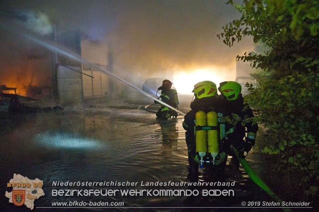 20190512 Großbrand mit gefährlichen Detonationen bei einem Autohaus im Gewerbegebiet Tribuswinkel-Oeynhausen   Foto: © Stefan Schneider