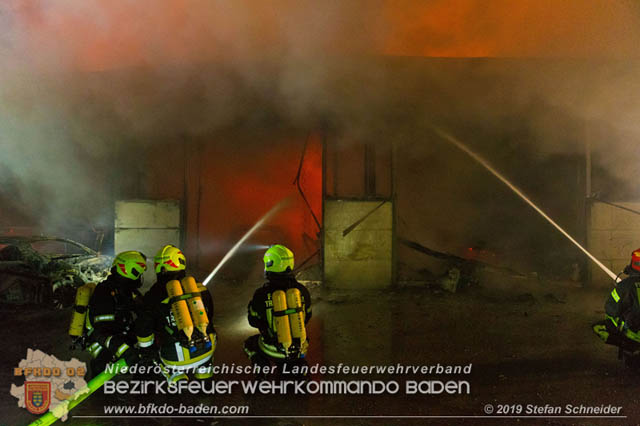 20190512 Großbrand mit gefährlichen Detonationen bei einem Autohaus im Gewerbegebiet Tribuswinkel-Oeynhausen   Foto: © Stefan Schneider