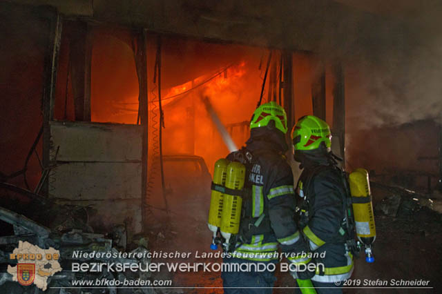 20190512 Großbrand mit gefährlichen Detonationen bei einem Autohaus im Gewerbegebiet Tribuswinkel-Oeynhausen   Foto: © Stefan Schneider