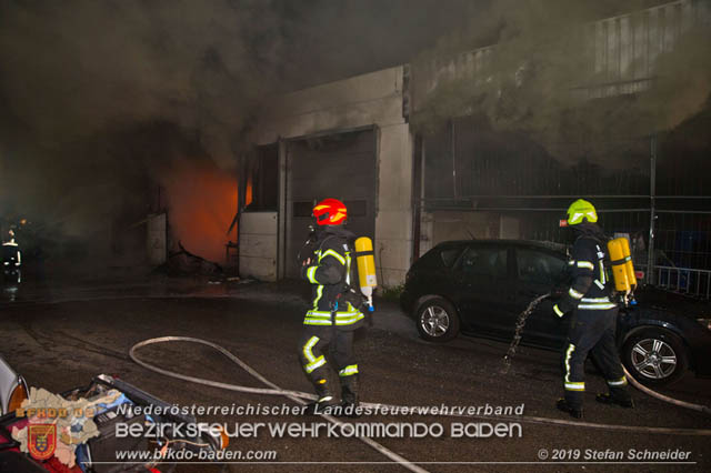 20190512 Großbrand mit gefährlichen Detonationen bei einem Autohaus im Gewerbegebiet Tribuswinkel-Oeynhausen   Foto: © Stefan Schneider