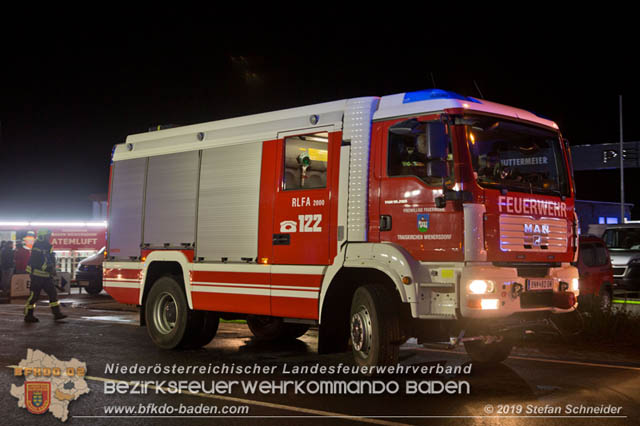 20190512 Großbrand mit gefährlichen Detonationen bei einem Autohaus im Gewerbegebiet Tribuswinkel-Oeynhausen   Foto: © Stefan Schneider