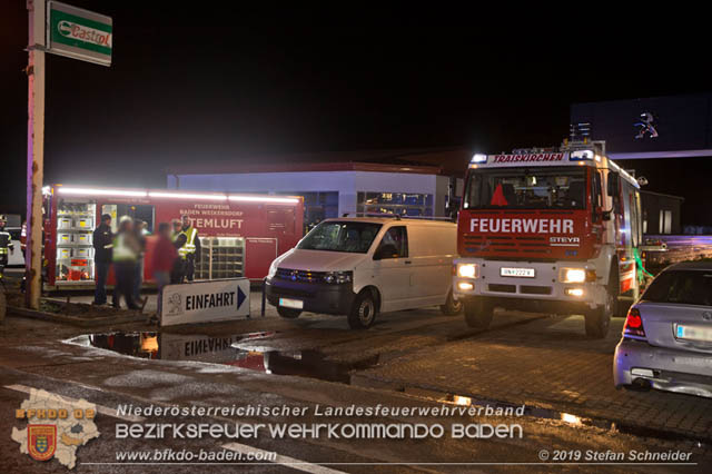 20190512 Großbrand mit gefährlichen Detonationen bei einem Autohaus im Gewerbegebiet Tribuswinkel-Oeynhausen   Foto: © Stefan Schneider