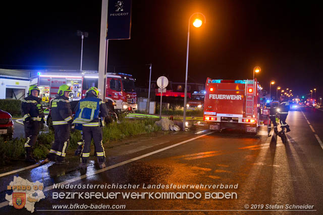 20190512 Großbrand mit gefährlichen Detonationen bei einem Autohaus im Gewerbegebiet Tribuswinkel-Oeynhausen   Foto: © Stefan Schneider