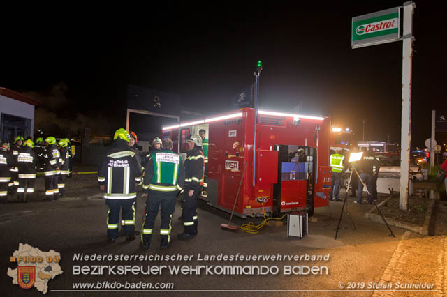 20190512 Großbrand mit gefährlichen Detonationen bei einem Autohaus im Gewerbegebiet Tribuswinkel-Oeynhausen Foto: © Stefan Schneider 20190512 Großbrand mit gefährlichen Detonationen bei einem Autohaus im Gewerbegebiet Tribuswinkel-Oeynhausen Foto: © Stefan Schneider