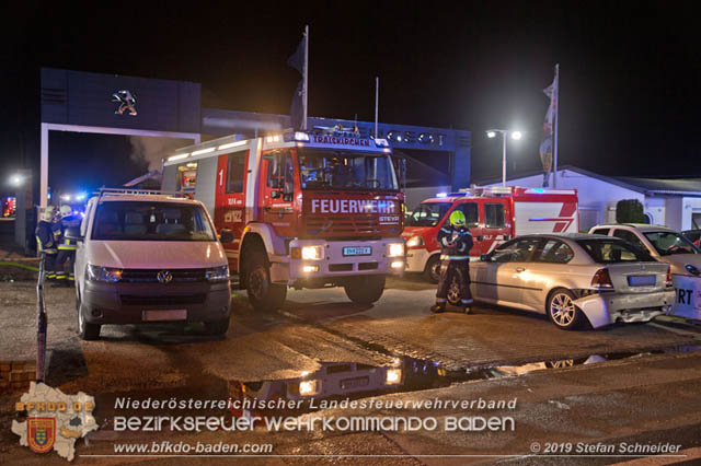 20190512 Großbrand mit gefährlichen Detonationen bei einem Autohaus im Gewerbegebiet Tribuswinkel-Oeynhausen   Foto: © Stefan Schneider