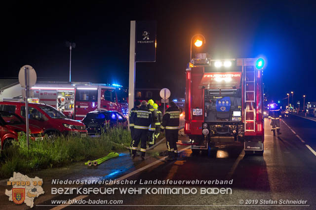 20190512 Großbrand mit gefährlichen Detonationen bei einem Autohaus im Gewerbegebiet Tribuswinkel-Oeynhausen   Foto: © Stefan Schneider