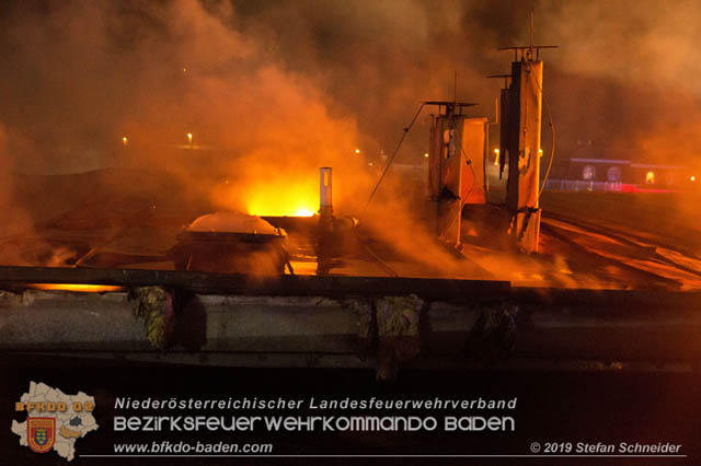 20190512 Großbrand mit gefährlichen Detonationen bei einem Autohaus im Gewerbegebiet Tribuswinkel-Oeynhausen   Foto: © Stefan Schneider