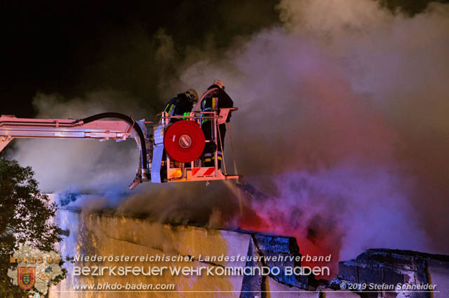 20190512 Großbrand mit gefährlichen Detonationen bei einem Autohaus im Gewerbegebiet Tribuswinkel-Oeynhausen   Foto: © Stefan Schneider