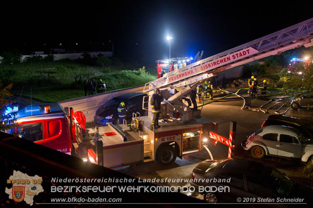 20190512 Großbrand mit gefährlichen Detonationen bei einem Autohaus im Gewerbegebiet Tribuswinkel-Oeynhausen   Foto: © Stefan Schneider