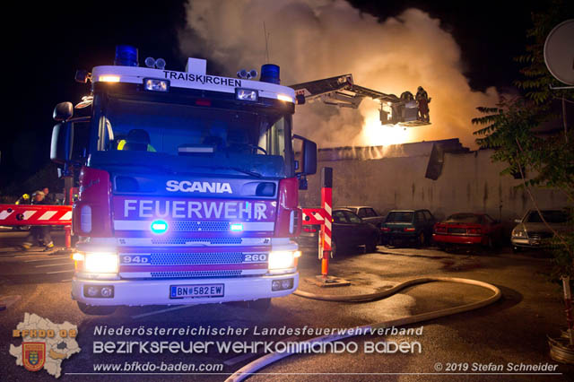 20190512 Großbrand mit gefährlichen Detonationen bei einem Autohaus im Gewerbegebiet Tribuswinkel-Oeynhausen   Foto: © Stefan Schneider