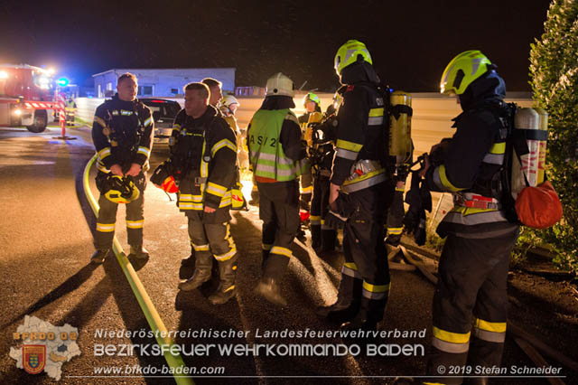 20190512 Großbrand mit gefährlichen Detonationen bei einem Autohaus im Gewerbegebiet Tribuswinkel-Oeynhausen   Foto: © Stefan Schneider