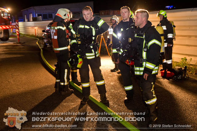 20190512 Großbrand mit gefährlichen Detonationen bei einem Autohaus im Gewerbegebiet Tribuswinkel-Oeynhausen   Foto: © Stefan Schneider