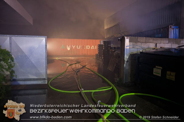 20190512 Großbrand mit gefährlichen Detonationen bei einem Autohaus im Gewerbegebiet Tribuswinkel-Oeynhausen   Foto: © Stefan Schneider