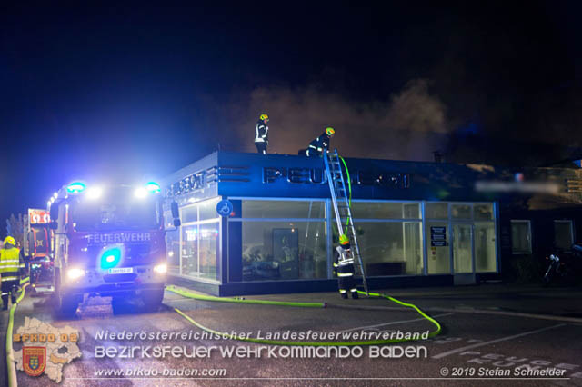 20190512 Großbrand mit gefährlichen Detonationen bei einem Autohaus im Gewerbegebiet Tribuswinkel-Oeynhausen   Foto: © Stefan Schneider