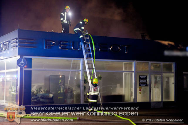 20190512 Großbrand mit gefährlichen Detonationen bei einem Autohaus im Gewerbegebiet Tribuswinkel-Oeynhausen   Foto: © Stefan Schneider