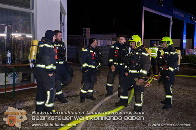 20190512 Großbrand mit gefährlichen Detonationen bei einem Autohaus im Gewerbegebiet Tribuswinkel-Oeynhausen   Foto: © Stefan Schneider