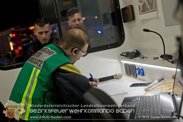 20190512 Großbrand mit gefährlichen Detonationen bei einem Autohaus im Gewerbegebiet Tribuswinkel-Oeynhausen   Foto: © Stefan Schneider