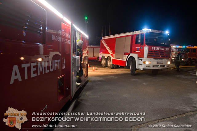 20190512 Großbrand mit gefährlichen Detonationen bei einem Autohaus im Gewerbegebiet Tribuswinkel-Oeynhausen   Foto: © Stefan Schneider