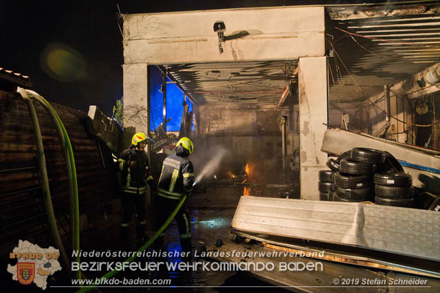 20190512 Großbrand mit gefährlichen Detonationen bei einem Autohaus im Gewerbegebiet Tribuswinkel-Oeynhausen   Foto: © Stefan Schneider