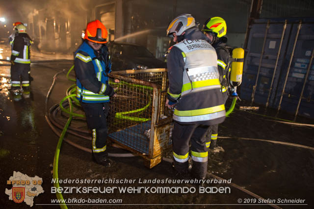 20190512 Großbrand mit gefährlichen Detonationen bei einem Autohaus im Gewerbegebiet Tribuswinkel-Oeynhausen   Foto: © Stefan Schneider