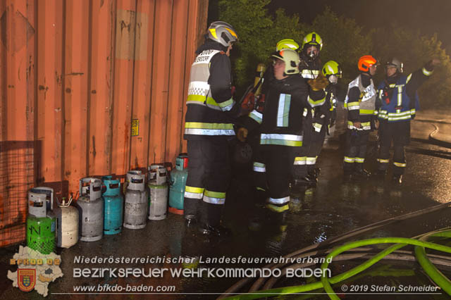 20190512 Großbrand mit gefährlichen Detonationen bei einem Autohaus im Gewerbegebiet Tribuswinkel-Oeynhausen   Foto: © Stefan Schneider