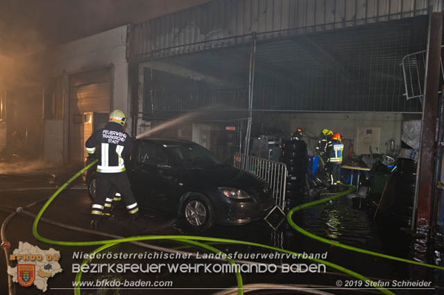 20190512 Großbrand mit gefährlichen Detonationen bei einem Autohaus im Gewerbegebiet Tribuswinkel-Oeynhausen   Foto: © Stefan Schneider