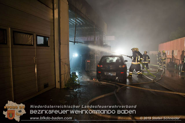 20190512 Großbrand mit gefährlichen Detonationen bei einem Autohaus im Gewerbegebiet Tribuswinkel-Oeynhausen   Foto: © Stefan Schneider