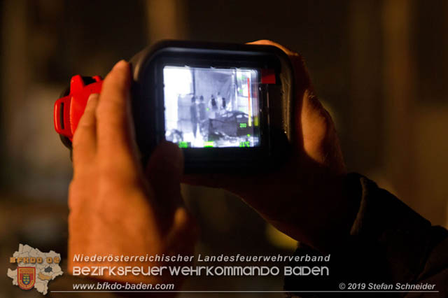 20190512 Großbrand mit gefährlichen Detonationen bei einem Autohaus im Gewerbegebiet Tribuswinkel-Oeynhausen   Foto: © Stefan Schneider