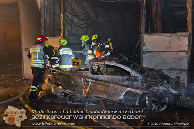 20190512 Großbrand mit gefährlichen Detonationen bei einem Autohaus im Gewerbegebiet Tribuswinkel-Oeynhausen   Foto: © Stefan Schneider