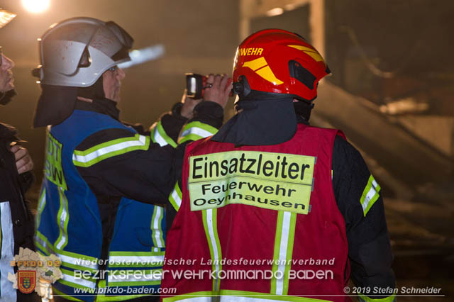 20190512 Großbrand mit gefährlichen Detonationen bei einem Autohaus im Gewerbegebiet Tribuswinkel-Oeynhausen   Foto: © Stefan Schneider