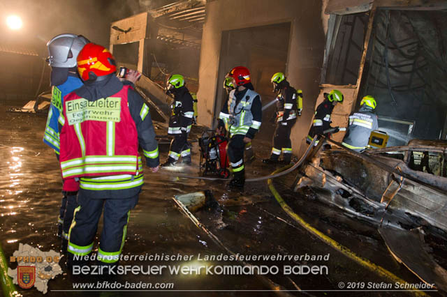 20190512 Großbrand mit gefährlichen Detonationen bei einem Autohaus im Gewerbegebiet Tribuswinkel-Oeynhausen   Foto: © Stefan Schneider